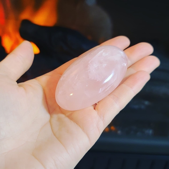 Rose Quartz big Palm Stone 🤩 - Picture 3 of 4